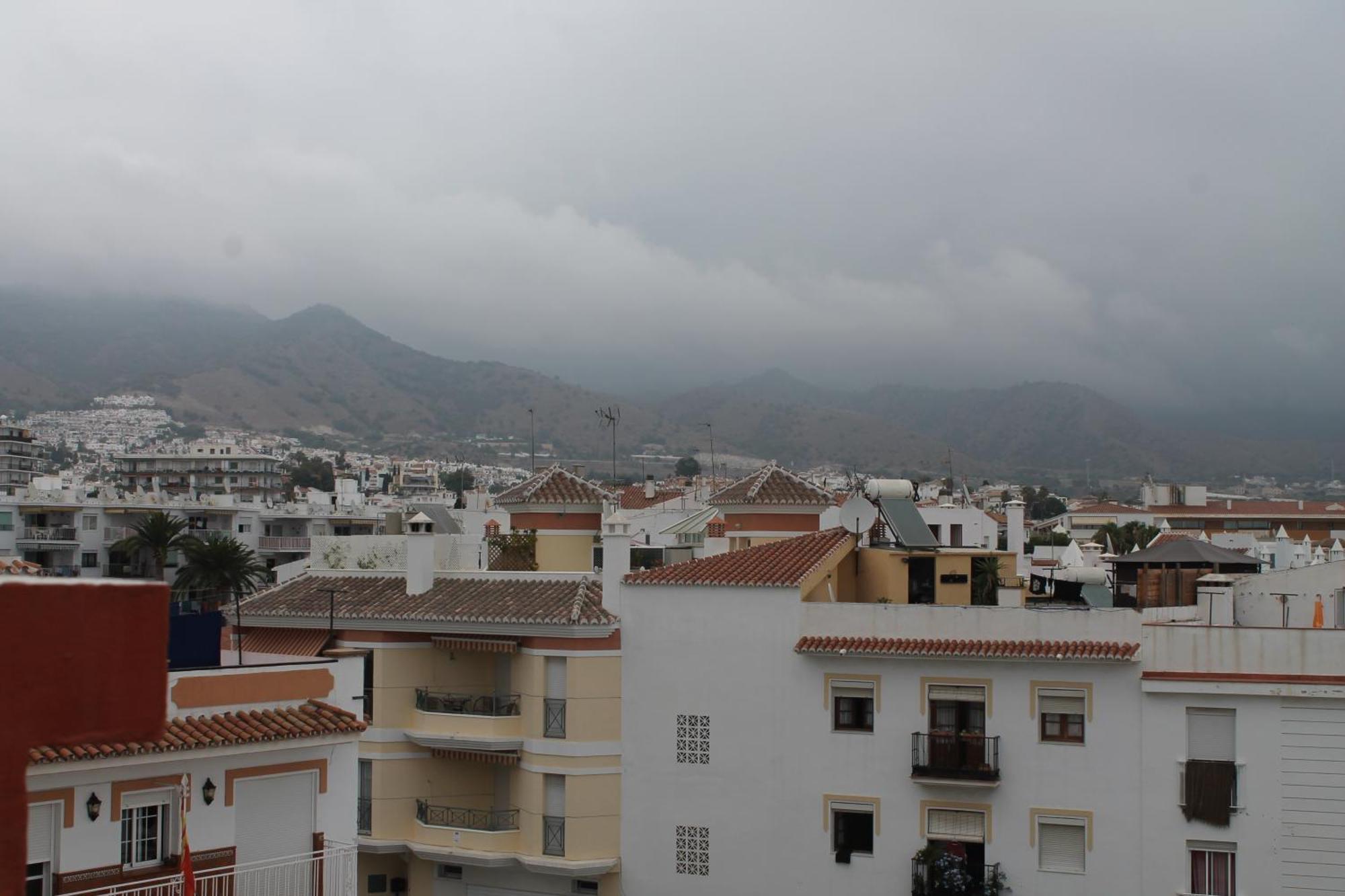 Apartamentos Turisticos Plaza Del Olvido Nerja Bagian luar foto