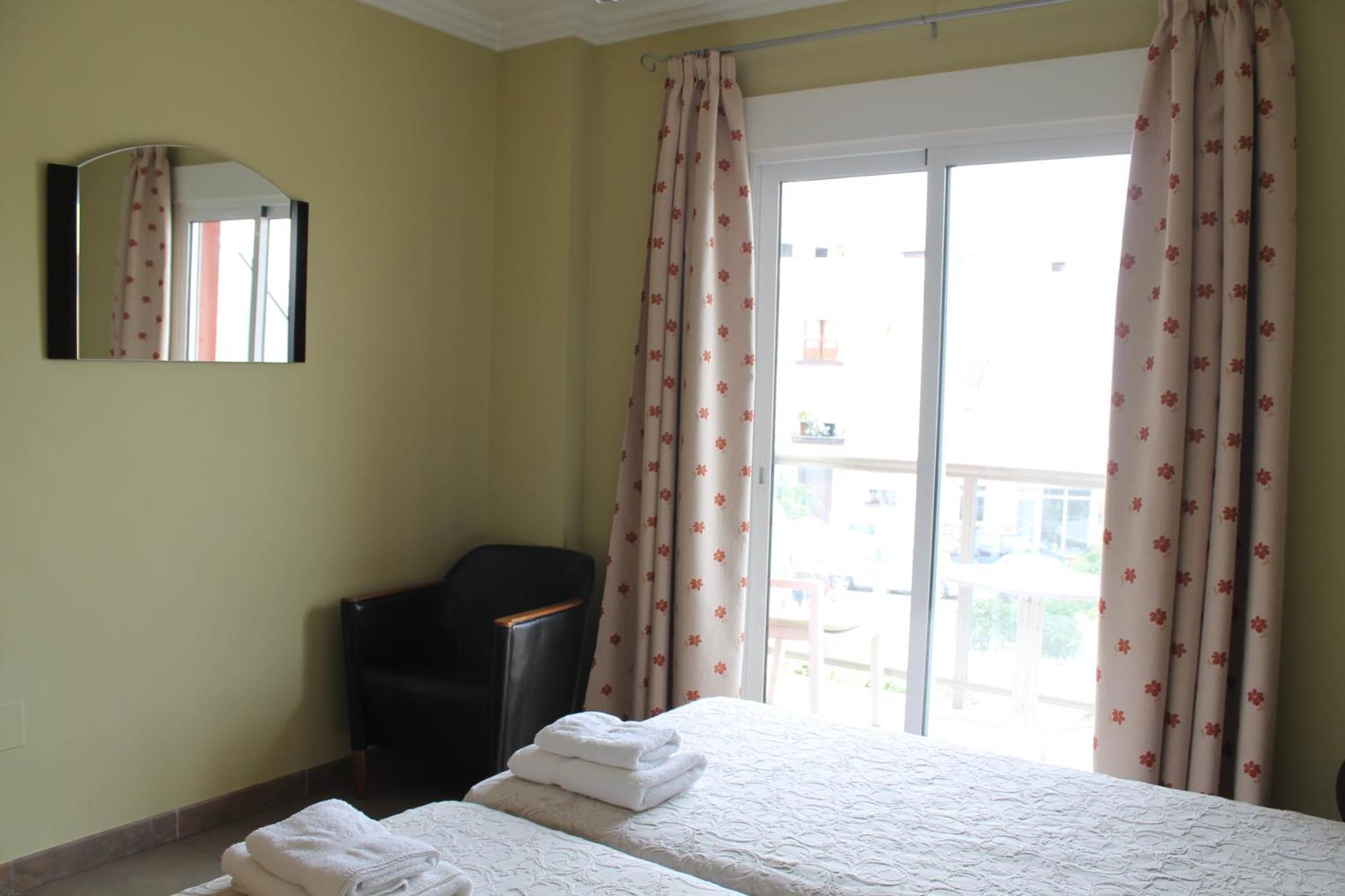 Apartamentos Turisticos Plaza Del Olvido Nerja Bagian luar foto