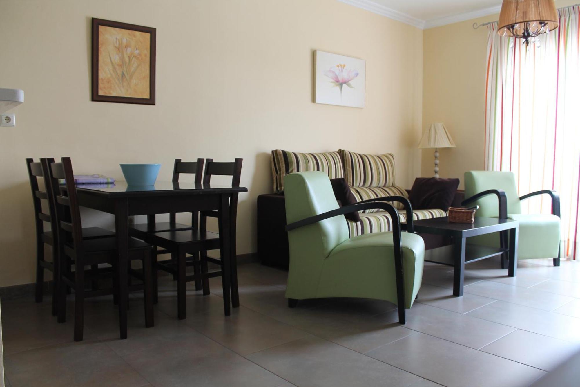 Apartamentos Turisticos Plaza Del Olvido Nerja Bagian luar foto